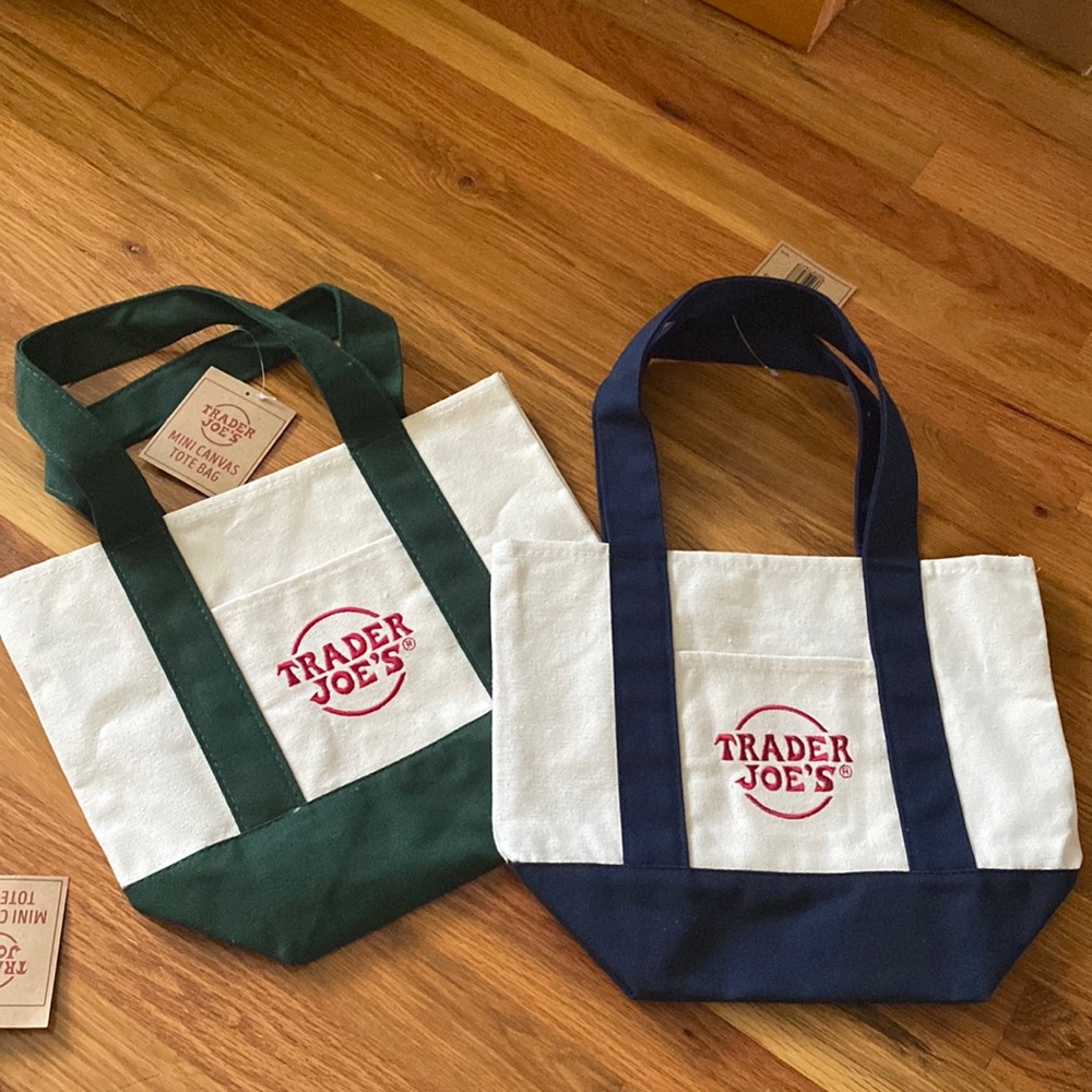 Trader Joe’s 2 NWT navy blue and green mini totes